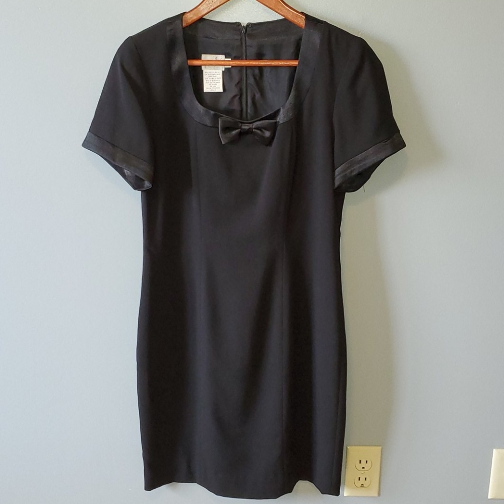 Black short sleeve dress